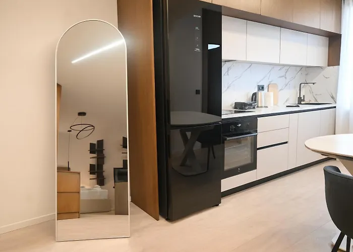 Modern Open Space Near Center ティラナ