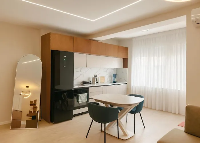 Modern Open Space Near Center アパート